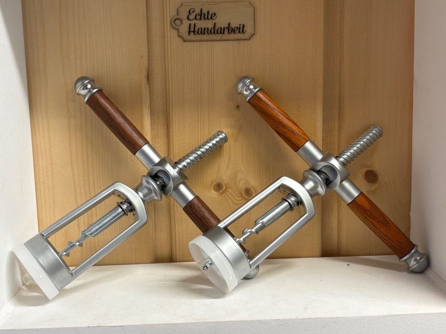 Korkenzieher (Abb.: Rüster, Cocobollo)