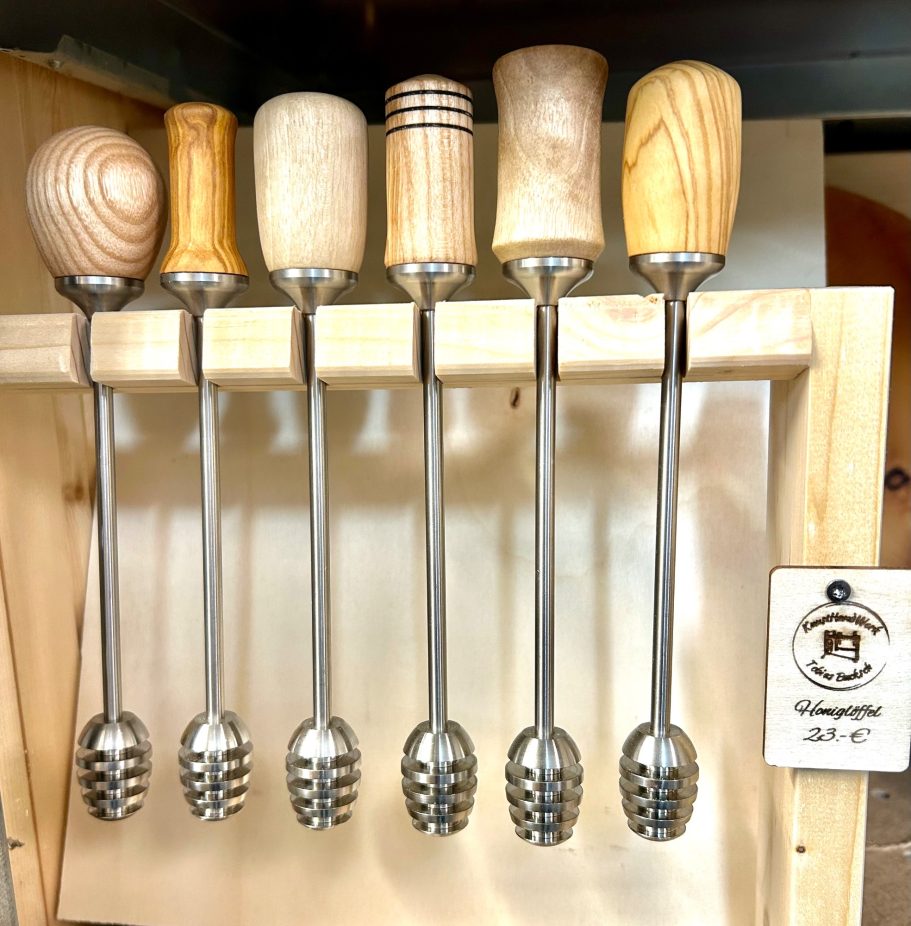 Honiglöffel (Abb.: Esche, Olive, Kirsche, Esche, Nuss, Esche)